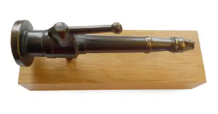 Strahlrohr 14 cm auf Sockel bronze 