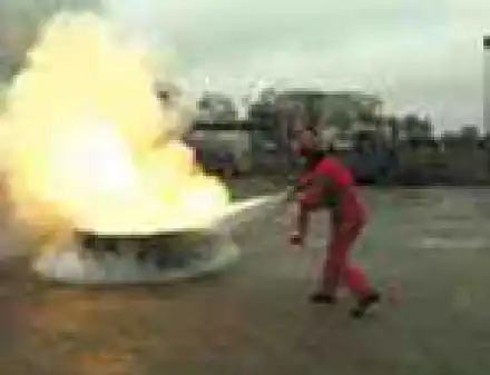 Feuerlöscher- Aufbau, Einsatz und taktische Regeln