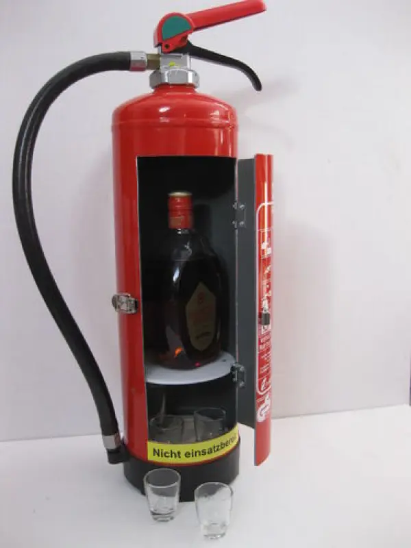 Feuerlöscher für Flasche mit Gläsern 