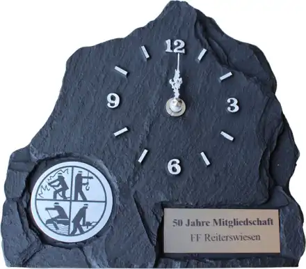 Uhr im Schieferlook Signet 